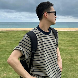 复古军绿色条纹圆领短袖T恤男款夏季韩版高级感宽松休闲半袖上衣