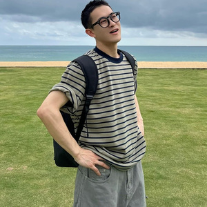 复古军绿色条纹圆领短袖T恤男款夏季韩版高级感宽松休闲半袖上衣