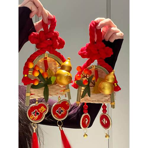 新年装饰红绳万字结扫帚挂件竹编小簸箕过年客厅入户门挂氛围布置