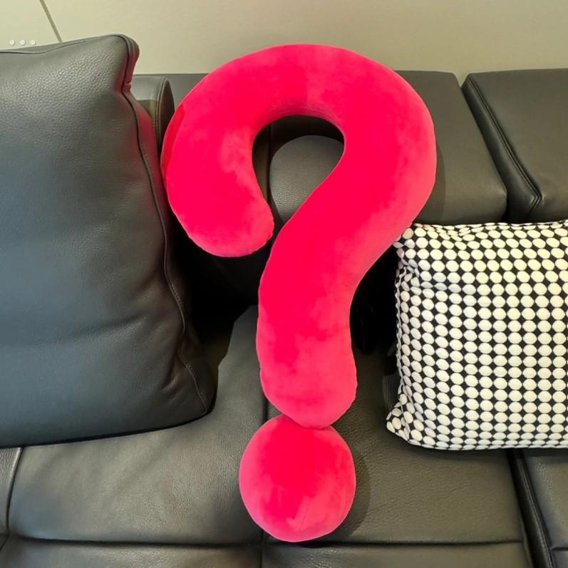 大问号抱枕颈枕创意睡觉女生沙发客厅靠枕毛绒脖子午睡枕办公室