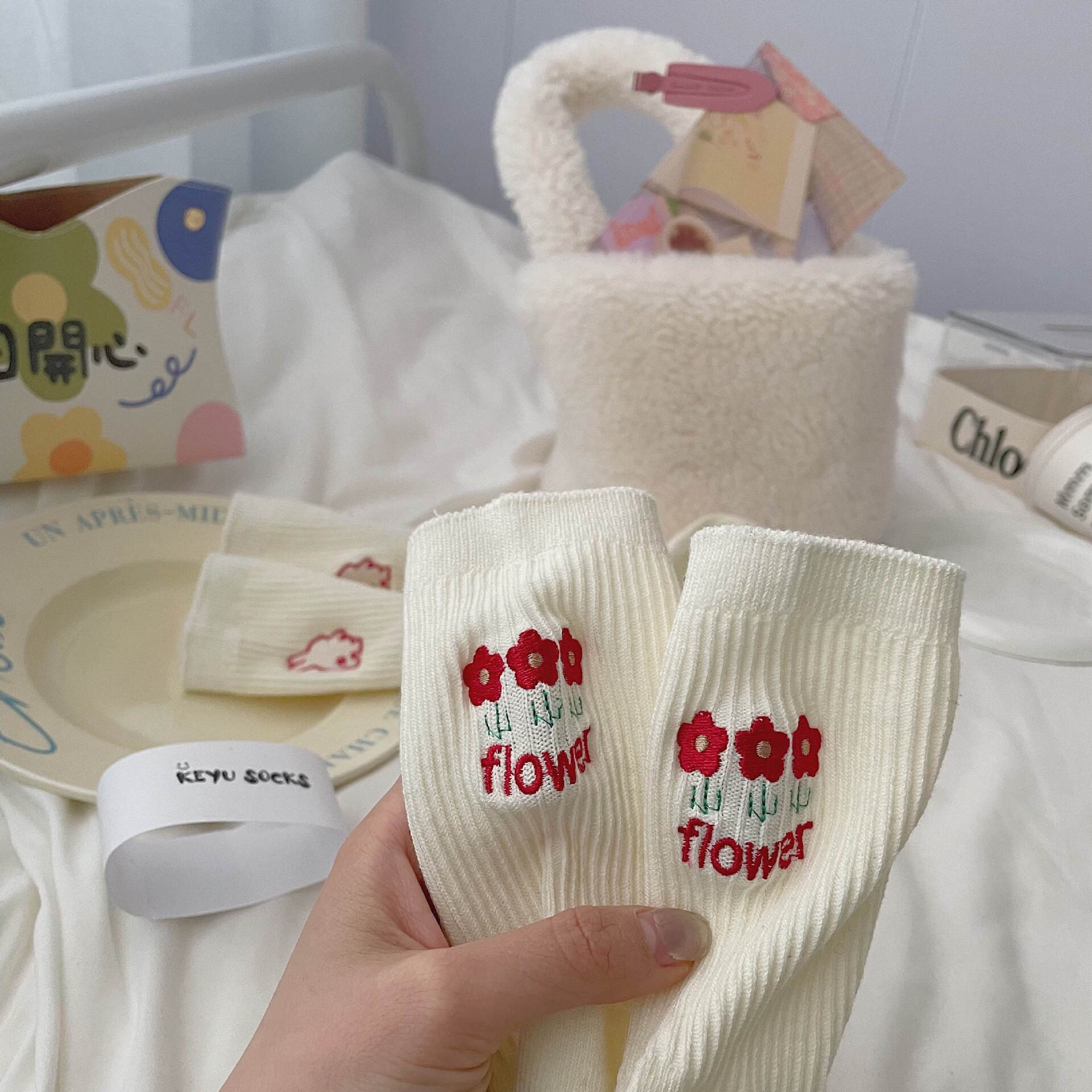 2023袜子女刺绣小花春夏中筒袜棉女休闲撞色黑白透气吸汗潮袜