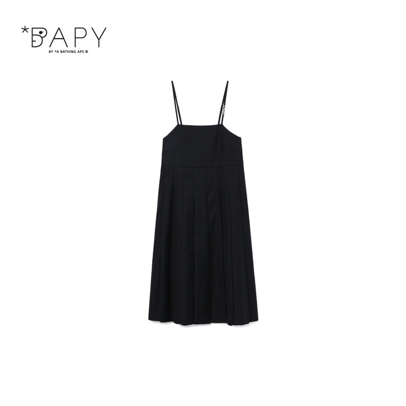 BAPY纯色百褶吊带连衣裙