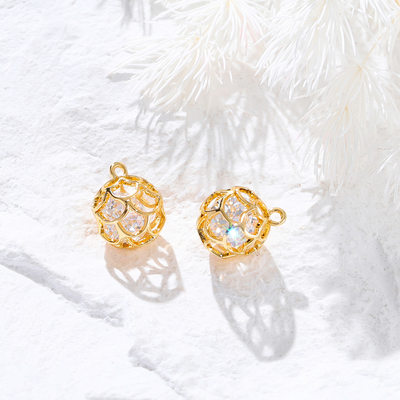 保色扇形鱼尾锆石镂空球形吊坠