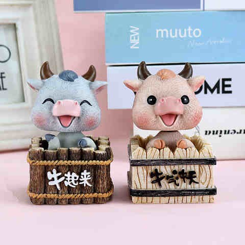 弹簧牛起来牛气冲天摇头车载摆件牛年吉祥树脂摆件可爱小牛创意c7