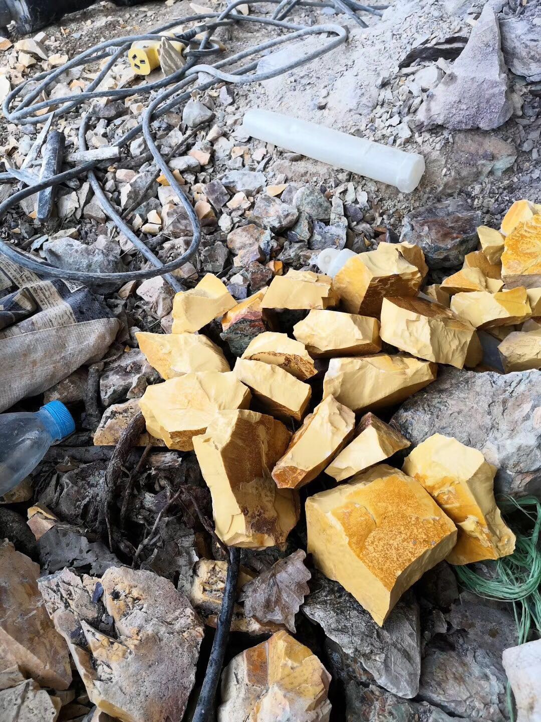 金膏玉原料龙涎玉原石手把件挂件珠子料矿区直销绿松石质感缅黄色