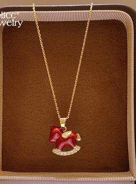 古里雅红色小马吊坠项链高级感