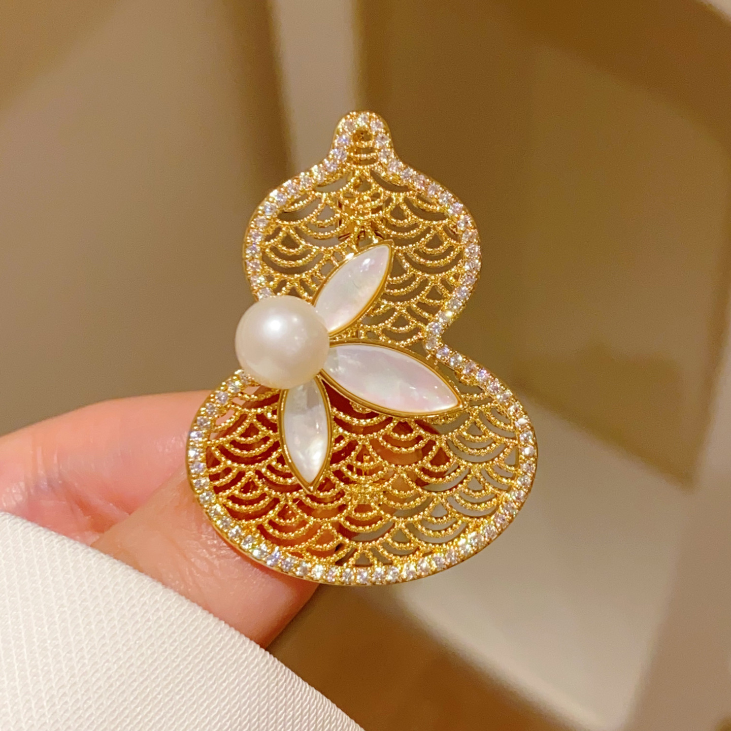 新中式镂空葫芦淡水珍珠胸针