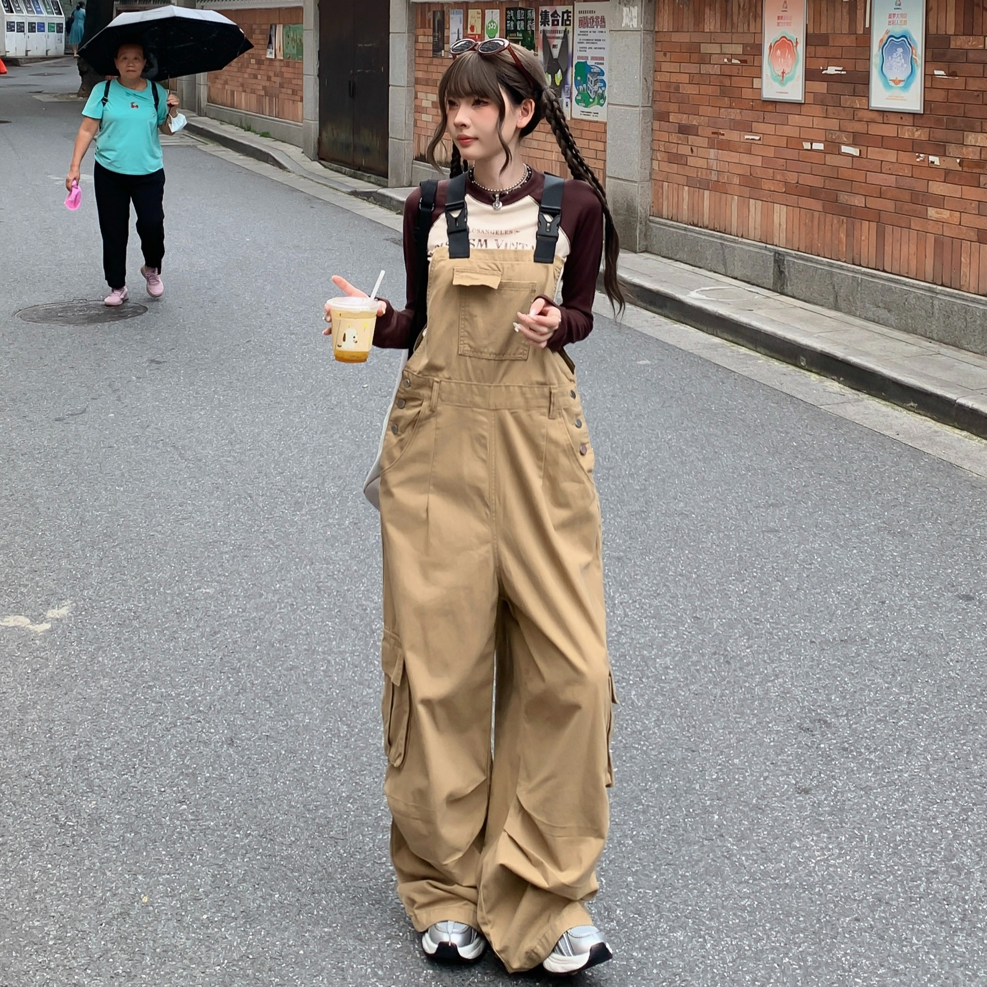 实拍实价 卡其色工装背带裤女新款复古休闲超好看直筒连体裤