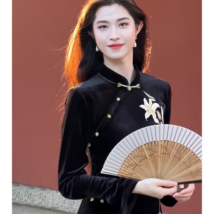 烟雨新中式丝绒改良旗袍秋冬款女显瘦喇叭袖连衣裙长裙