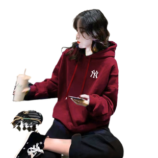 潮牌酒红色卫衣女2025新款加绒连帽中长款纯棉大码秋冬遮屁股外套