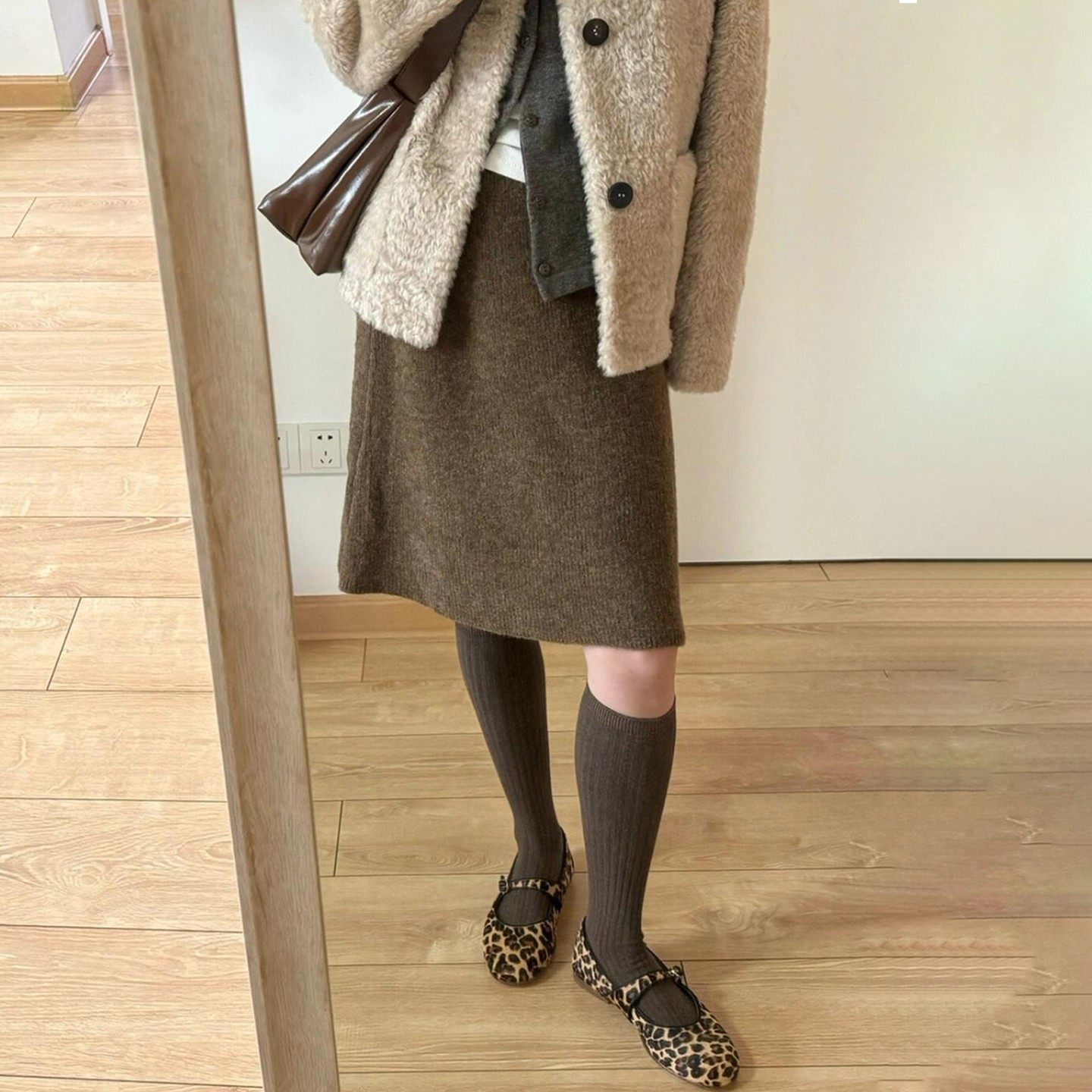 咖色针织半身裙女秋冬高腰显瘦a字中裙美拉德复古气质软糯包臀裙