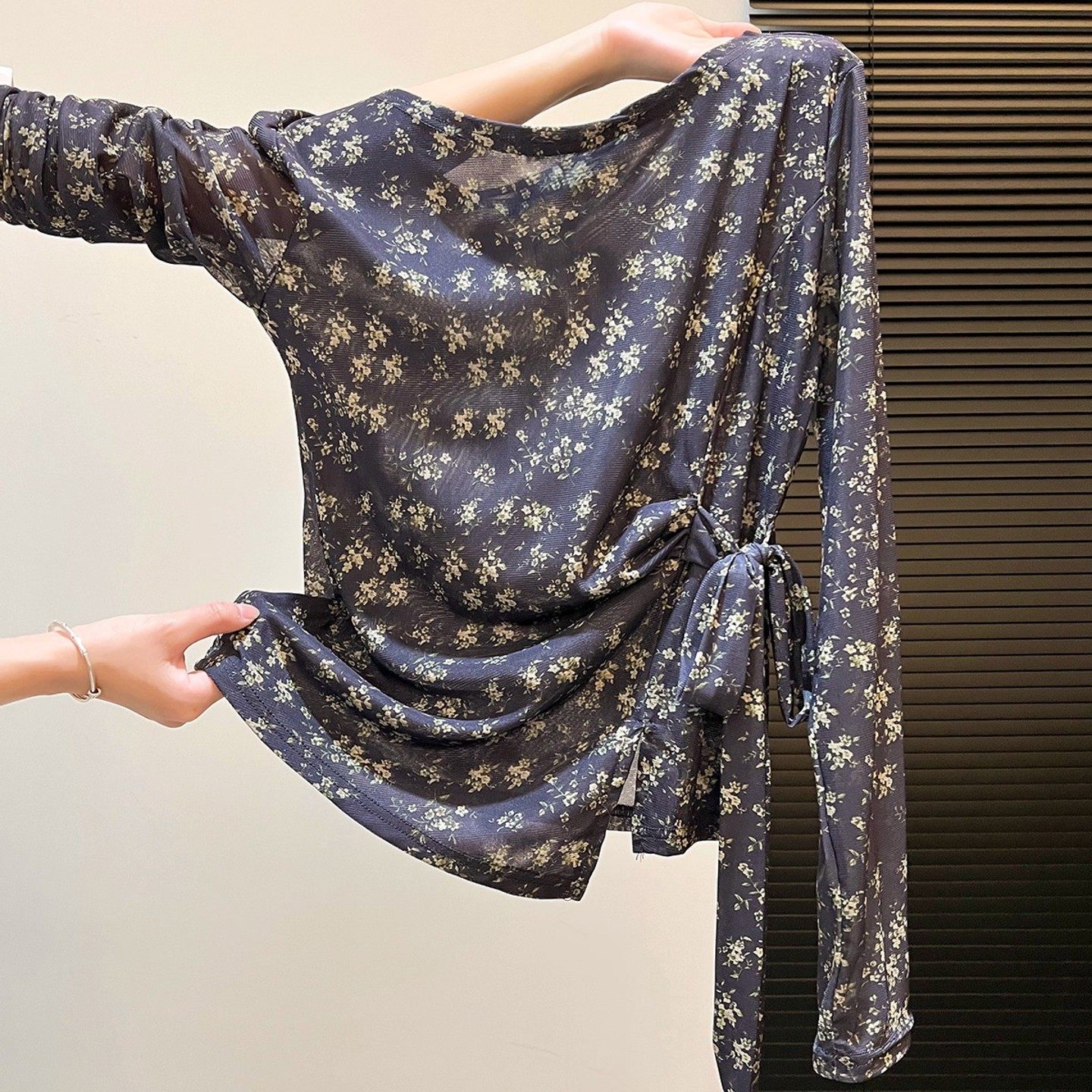 复古碎花网纱长袖T恤女春秋韩系高级感设计感小众绑带不规则上衣