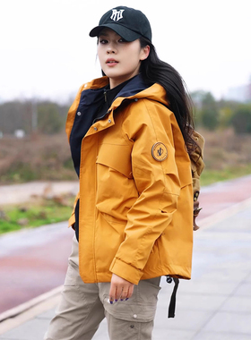 品牌高端橙色连帽冲锋衣外套女秋冬新款户外爬山登山服防风夹克