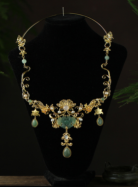 红妆匣子东陵玉蝴蝶卷草项圈