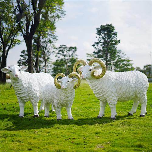 户外玻璃钢仿真山羊雕塑绵羊模型庭院饭店幼儿园草坪动物装饰摆件