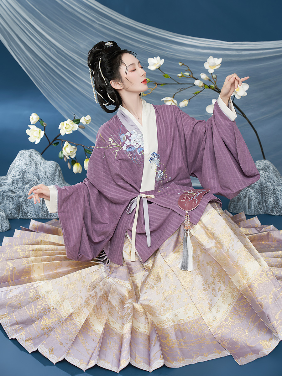 钟灵记-月华引:琵琶袖对穿交荷包配饰片式马面裙汉服女2021秋冬