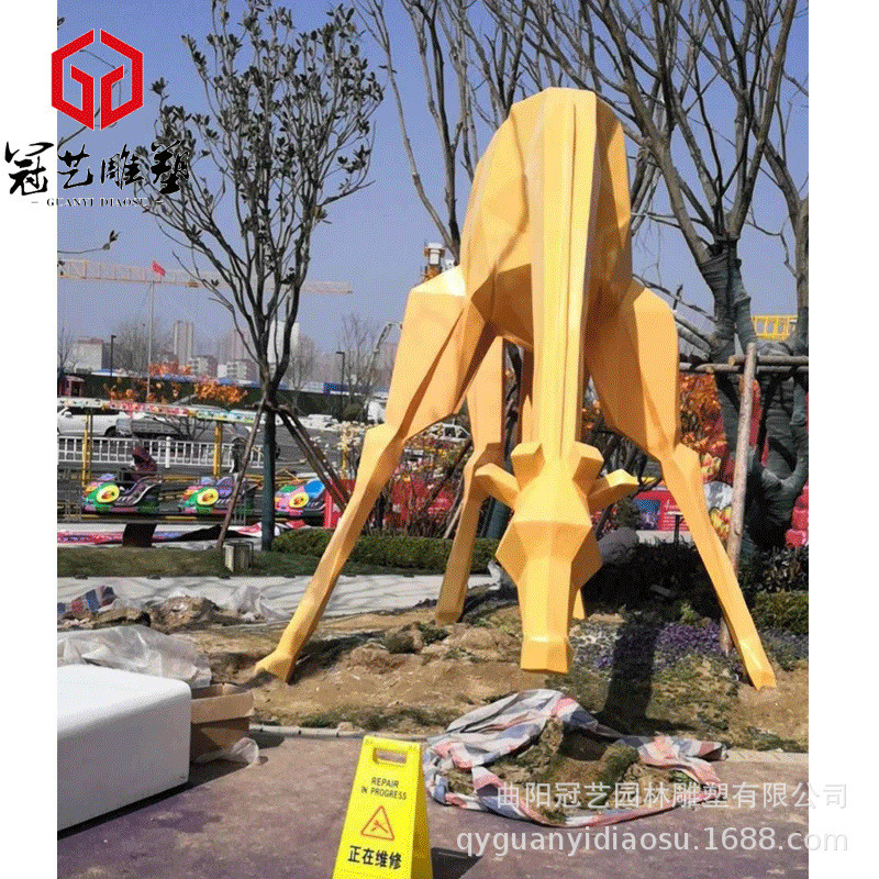 玻璃钢大型抽象几何长颈鹿雕塑户外块面鹿园林景观售楼部小区装饰