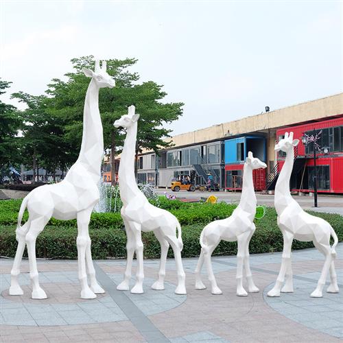 户外几何长颈鹿雕塑花园林景观小品大型动物抽象鹿装饰玻璃钢摆件