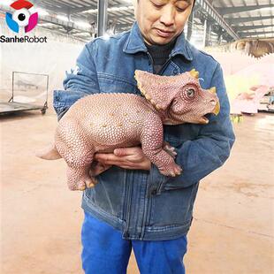 仿真恐龙手偶硅胶三角龙手偶模型玩具商场活动表演互动氛围道具