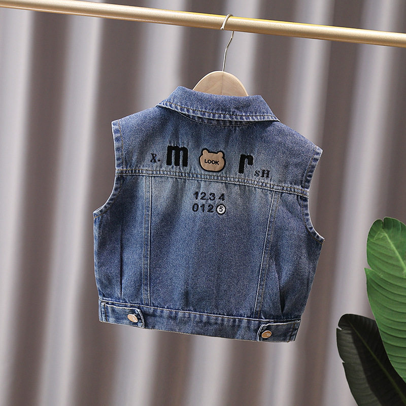 男童牛仔背心马甲2026春秋新款宝宝帅气卡通坎肩外穿马夹外套上衣