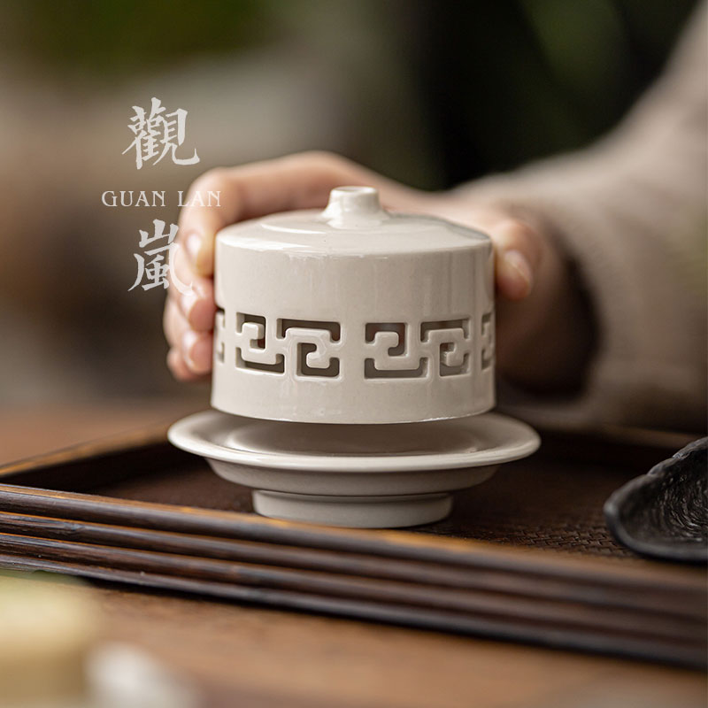 观岚草木灰镂空熏香炉