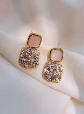 奥特莱斯品牌折扣店撤柜清仓捡漏几何白色耳环outlets女配饰six