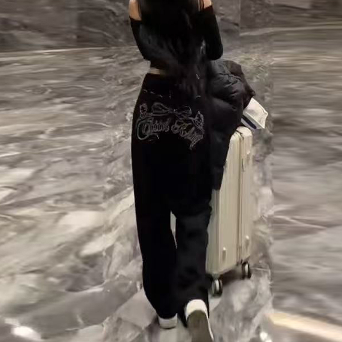 高街黑色烫钻字母印花设计感小众休闲裤女秋冬加绒阔腿弯刀拖地裤,女装/女士精品,大码裤装,淘宝优惠券,粉丝福利购,淘宝优惠卷