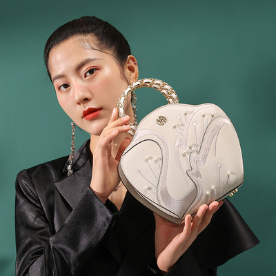 新中式百搭时尚牛皮刺绣女包国风单肩斜挎手拎包高级感旗袍手提包