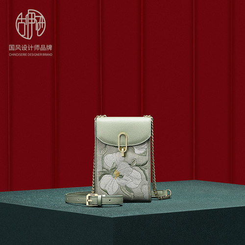 【宝藏新品】国风玉兰刺绣手拿包