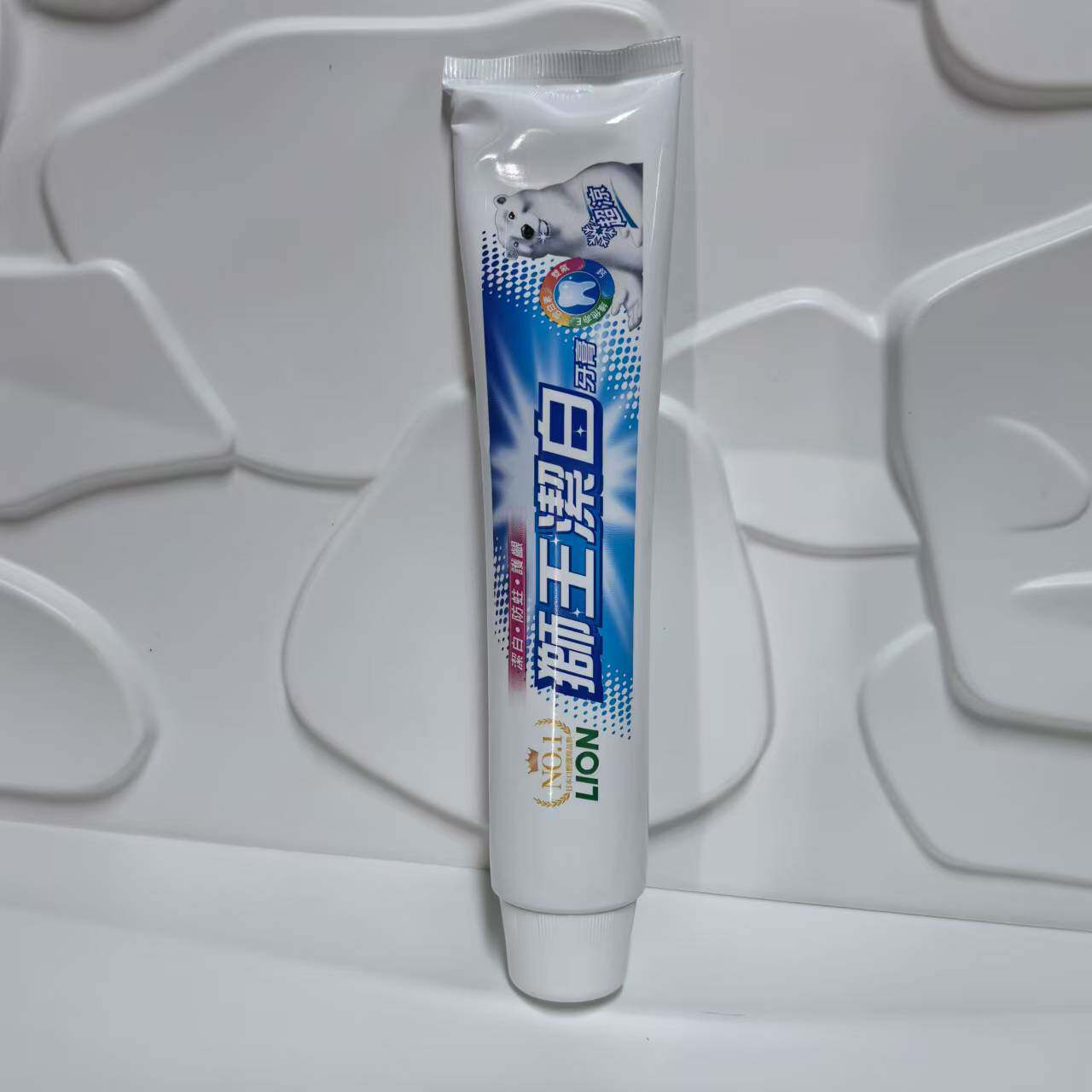 台湾进口版~洁白牙膏凉薄荷护龈防蛀200g亮白含氟~大支到26年12月