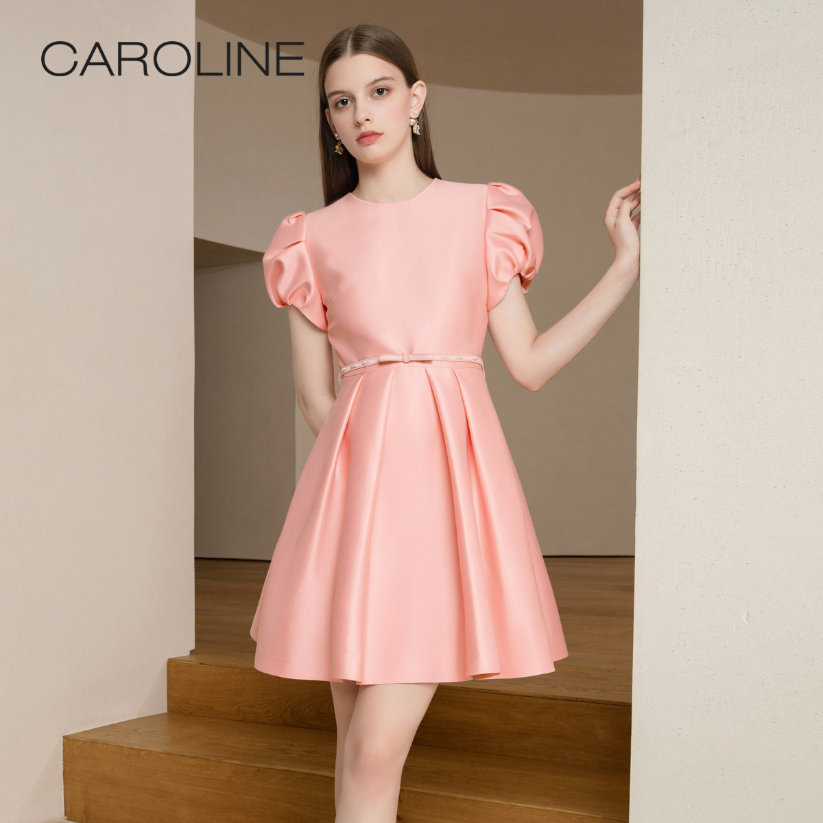 CAROLINE2023甜美泡泡袖连衣裙