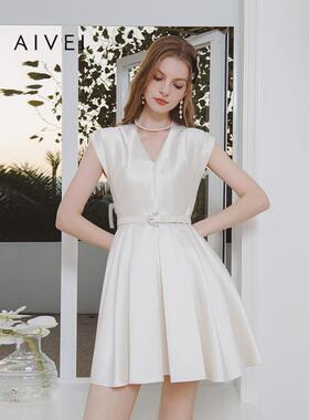 AIVEI欣贺艾薇 玛德琳庄园 夏季新法式茶歇简约V领连衣裙R036S027