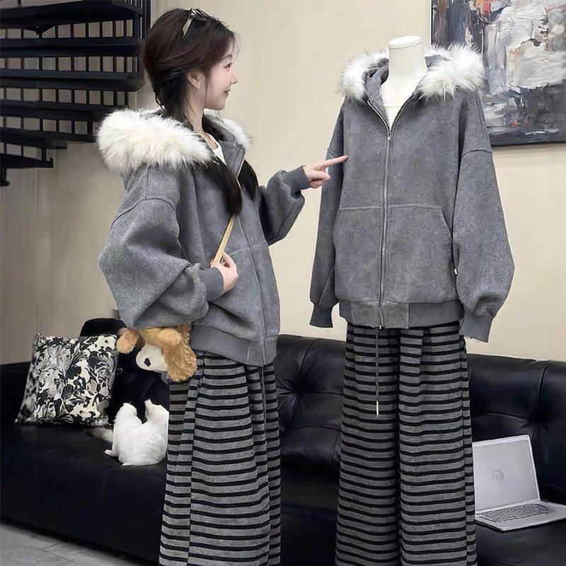 初冬2025漂亮巨好看的独特漂亮超好看韩系灰色连帽毛领保暖厚外套
