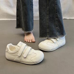 小白鞋女款板鞋2025新款休闲鞋百搭爆款学生秋冬季ins潮面包鞋子