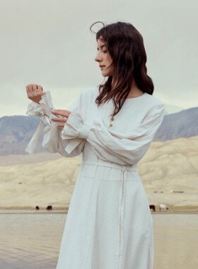 INGE原色亚麻木质排扣复古系带灯笼袖收腰分割垂坠大摆极简连衣裙