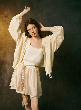 INGE 夏日漫步 米色薄纱天丝麻光泽感透气轻盈廓形双层短裤