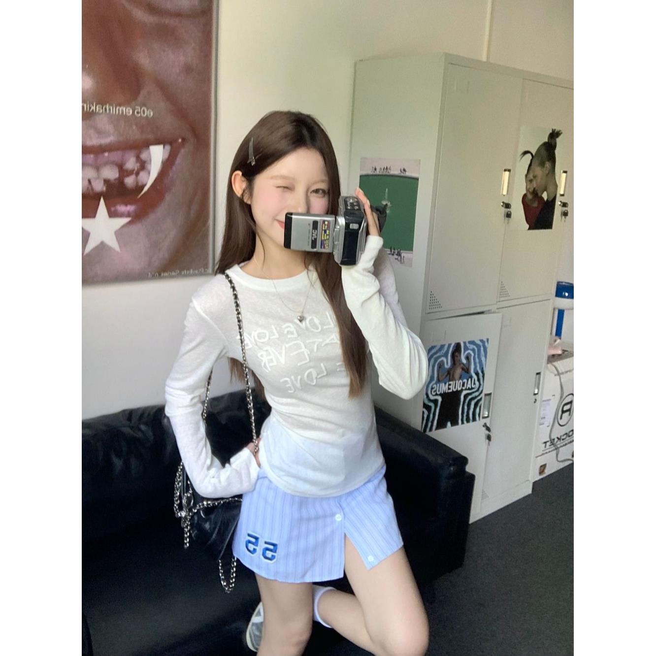 白色发泡字母印花T恤女早秋新款长袖内搭打底衫圆领百搭修身上衣