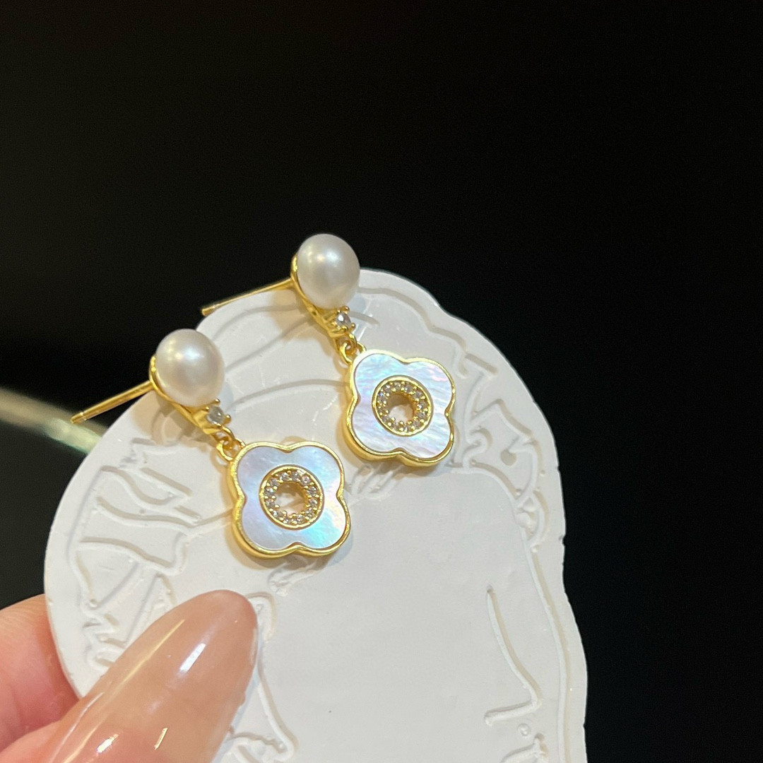 通体纯银女神贝壳耳钉 天然母贝镶嵌7-8MM天然淡水珍珠 时尚精美