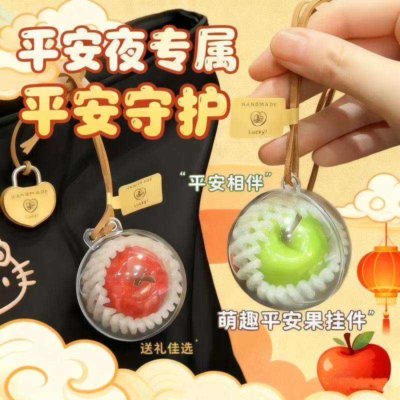 一颗苹果车载挂件小黑猫