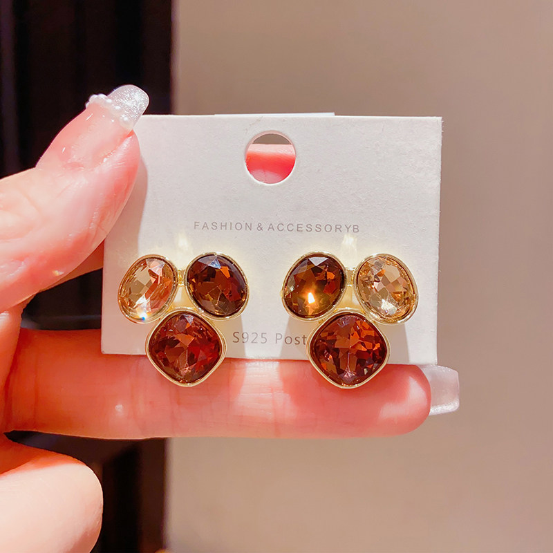 高级感轻奢复古水晶耳环女小众设计感独特耳钉2026年新款爆款耳饰