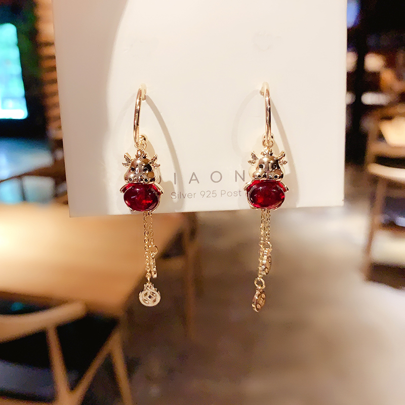 气质个性生肖鸿运牛红色钱币耳环