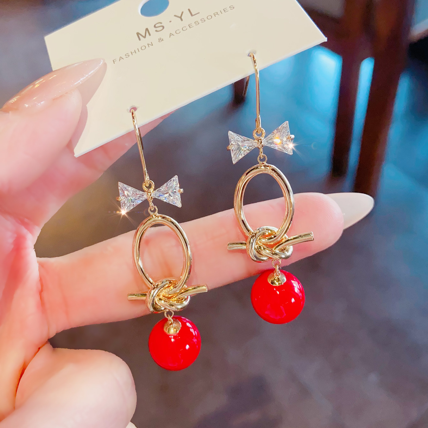 秋冬时尚气质红珠珍珠耳坠轻奢甜美蝴蝶结长款显瘦耳环无耳洞耳夹