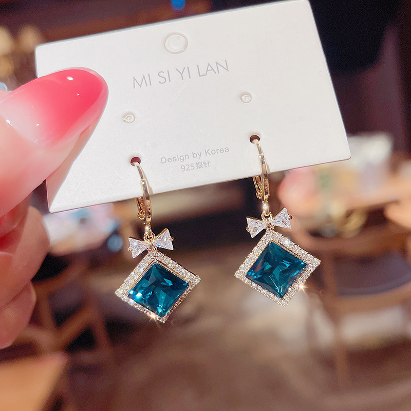 秋冬蝴蝶结几何菱形水晶耳扣耳环2026年新款潮轻奢高级感耳坠耳圈