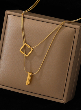 钛钢项链女2026年新款潮长款小众设计高级感毛衣链秋冬气质配饰