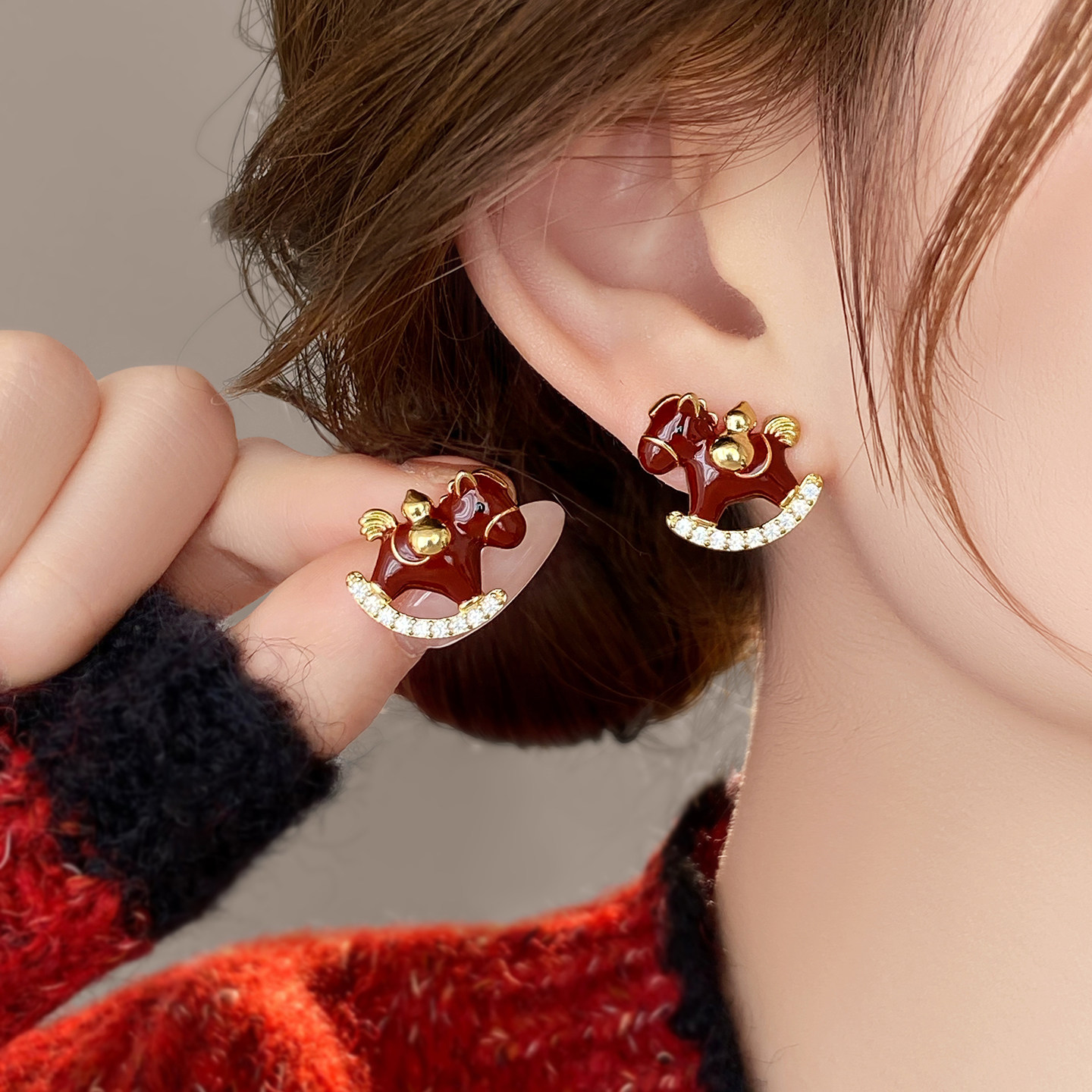 巨好看本命年小马红色耳钉高级感轻奢耳环2026新款爆款气质耳饰女,饰品/流行首饰/时尚饰品新,耳环,淘宝优惠券,粉丝福利购,淘宝优惠卷