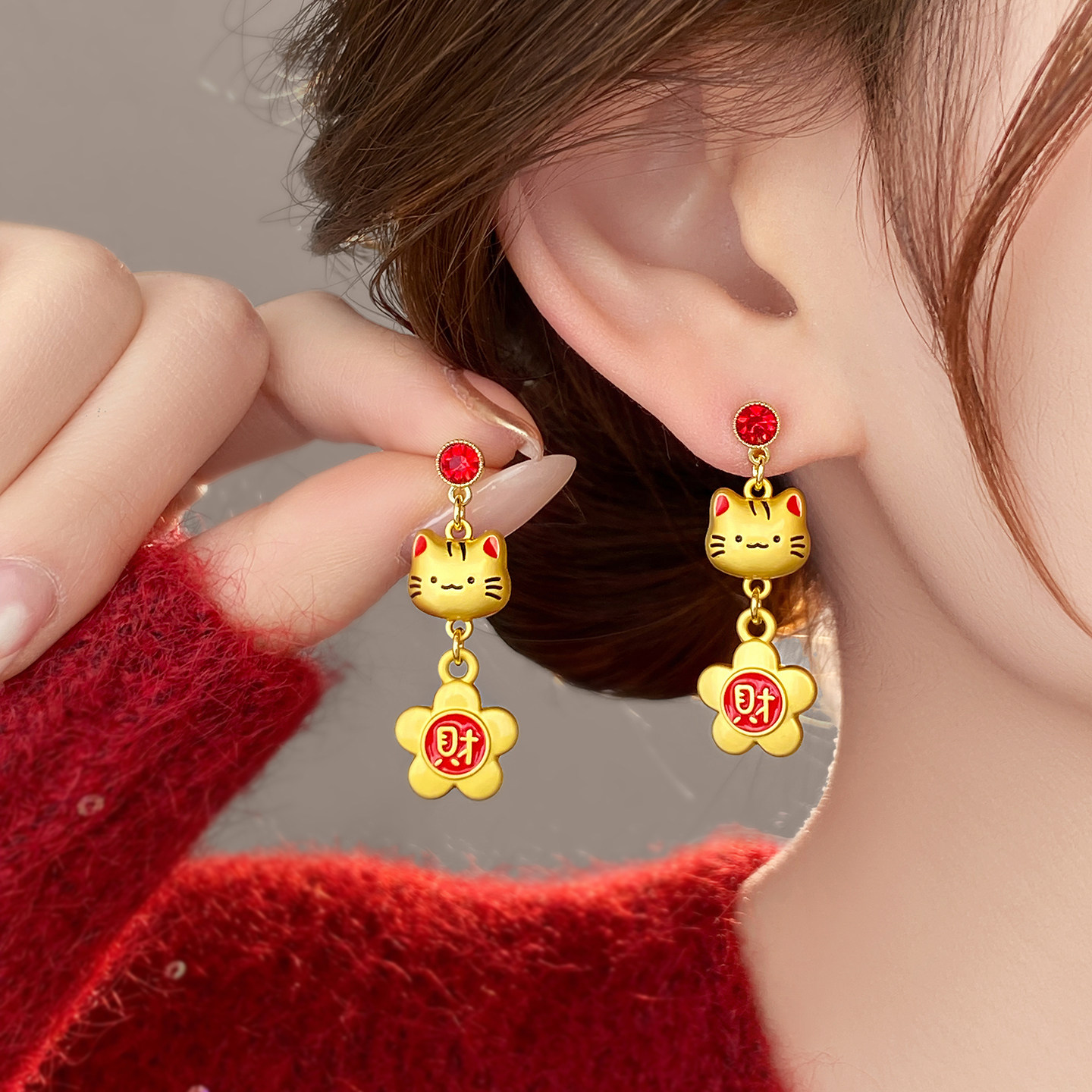 花朵招财猫耳饰新年喜庆耳钉女独特漂亮耳环2026新款爆款高级感,饰品/流行首饰/时尚饰品新,耳环,淘宝优惠券,粉丝福利购,淘宝优惠卷