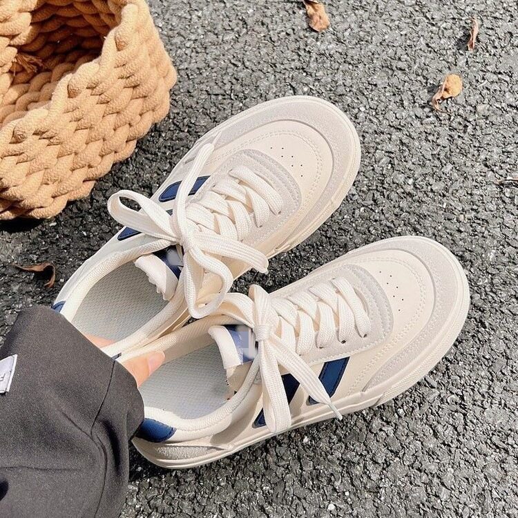 小白鞋女鞋2026春季新款chic小众不撞款鞋子女ins潮百搭帆布板鞋