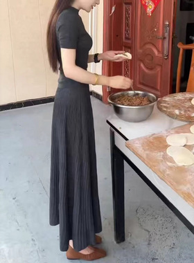 25900新大爱美依缘2025新款纯色修身短袖上衣压褶半身裙洋气显瘦