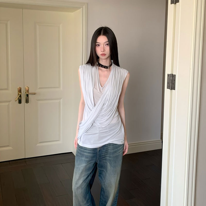 夏安若t恤女设计感小众v领无袖皮颈圈垂坠感休闲百搭背心上衣2025