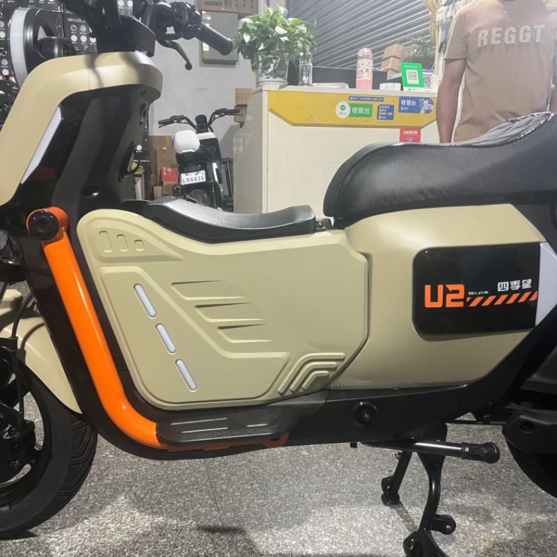 适用新款格士铃u2中箱/台